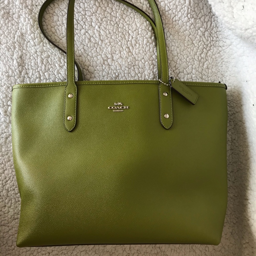 Coach Zipper tote